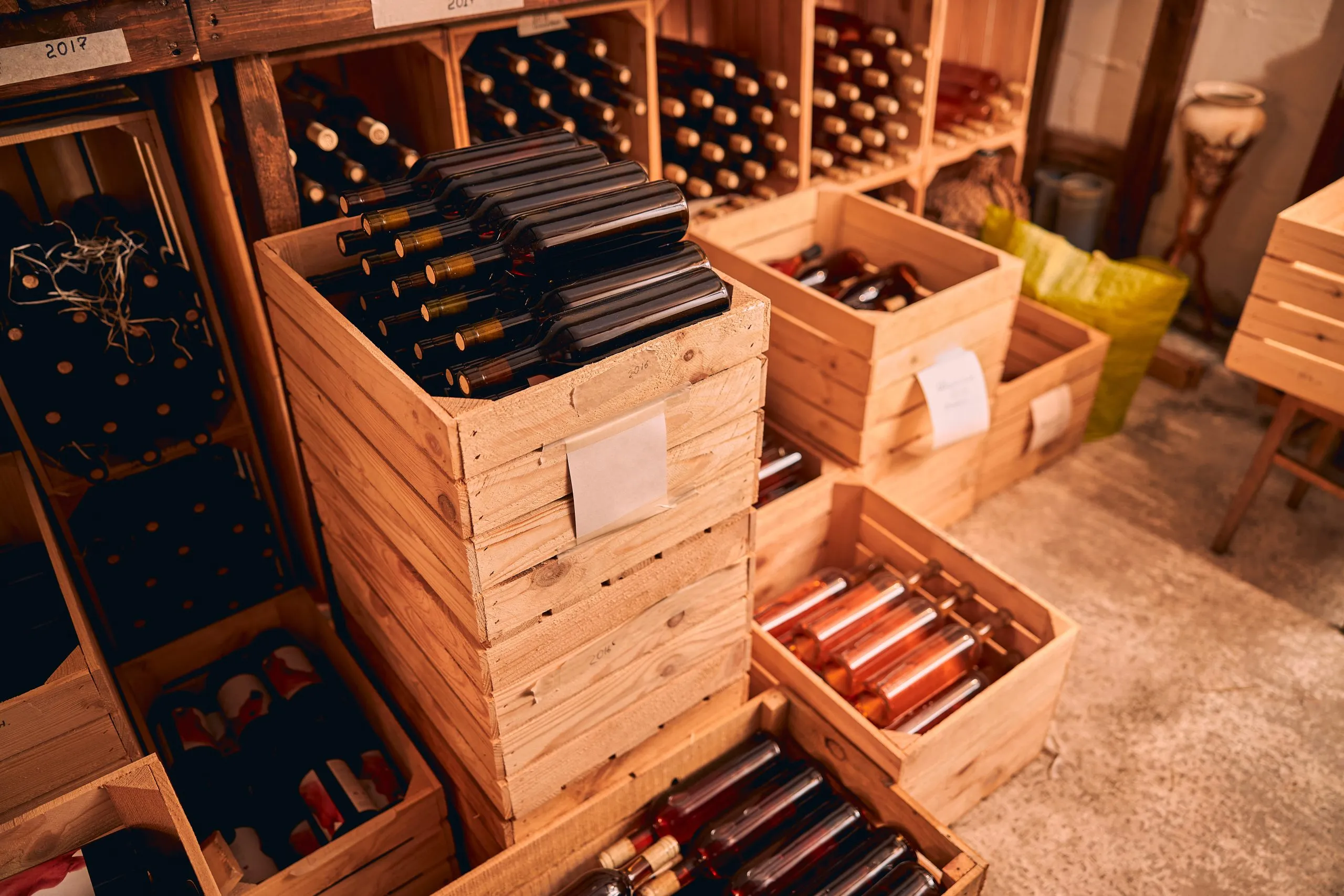 How to Store Wine at Home: Ideal Temperature, Humidity and Position